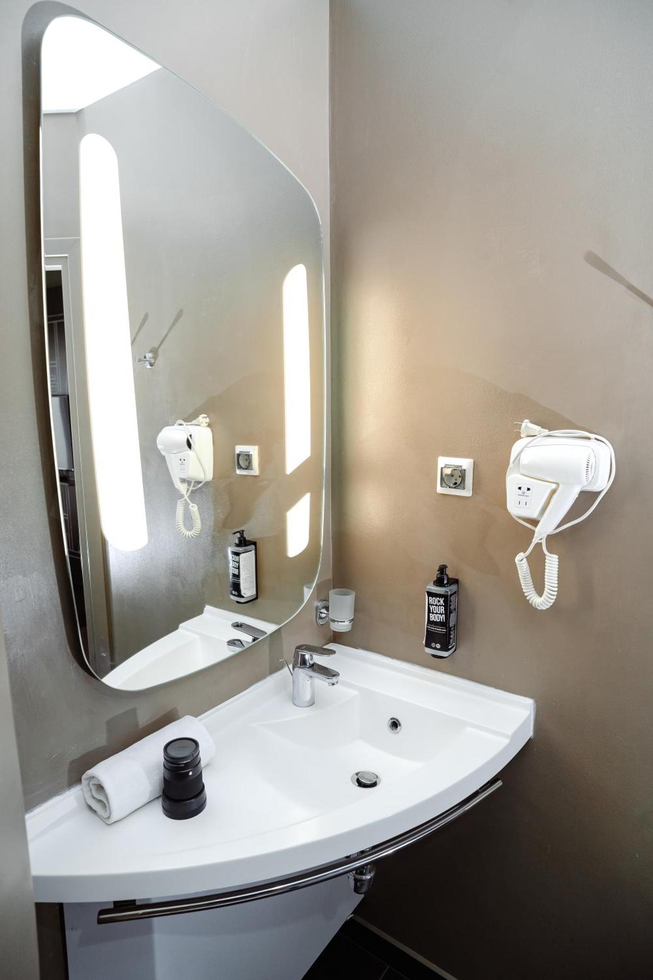 Ibis Aktobe Hotel Room photo