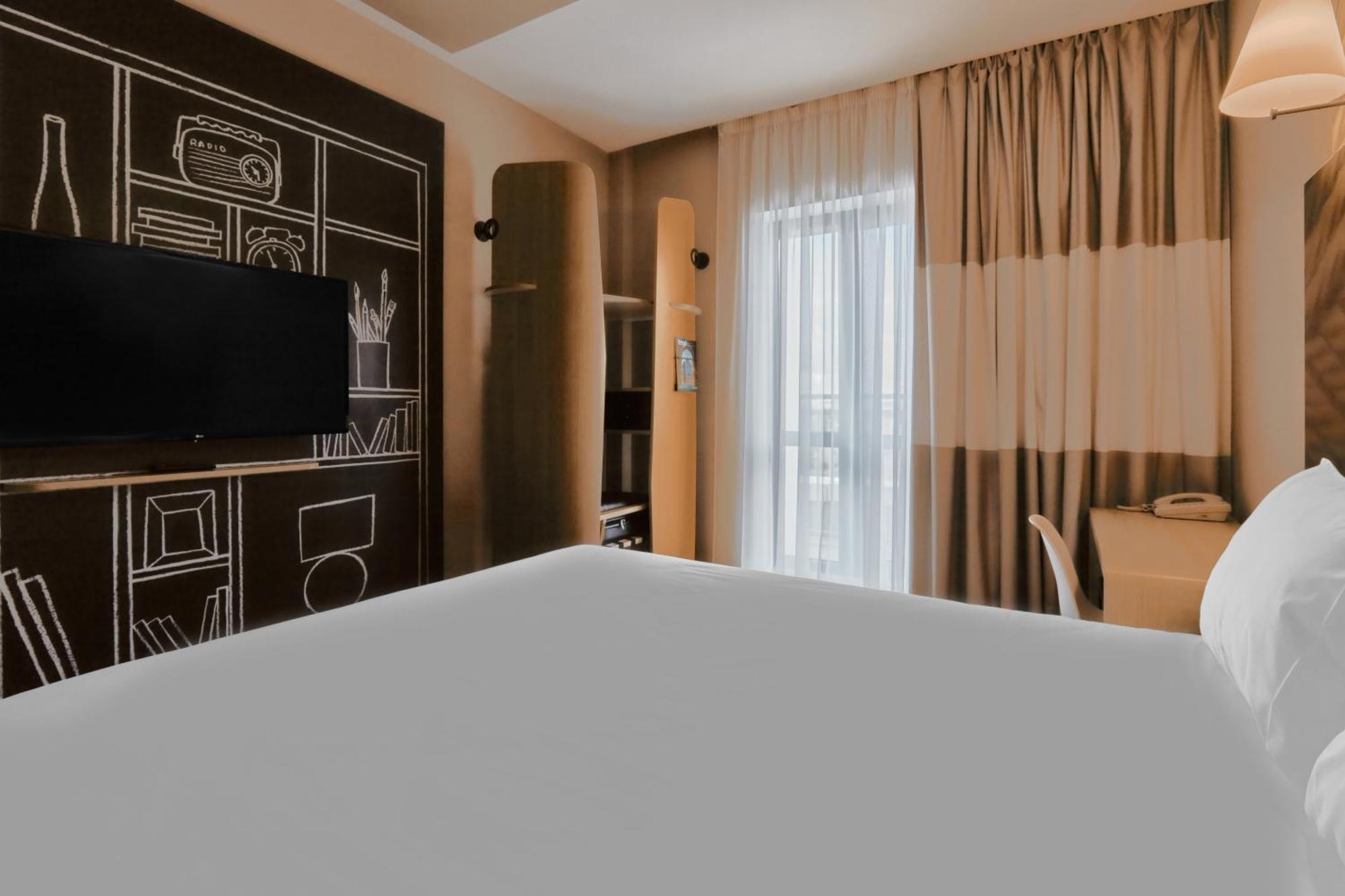 Ibis Aktobe Hotel Exterior photo