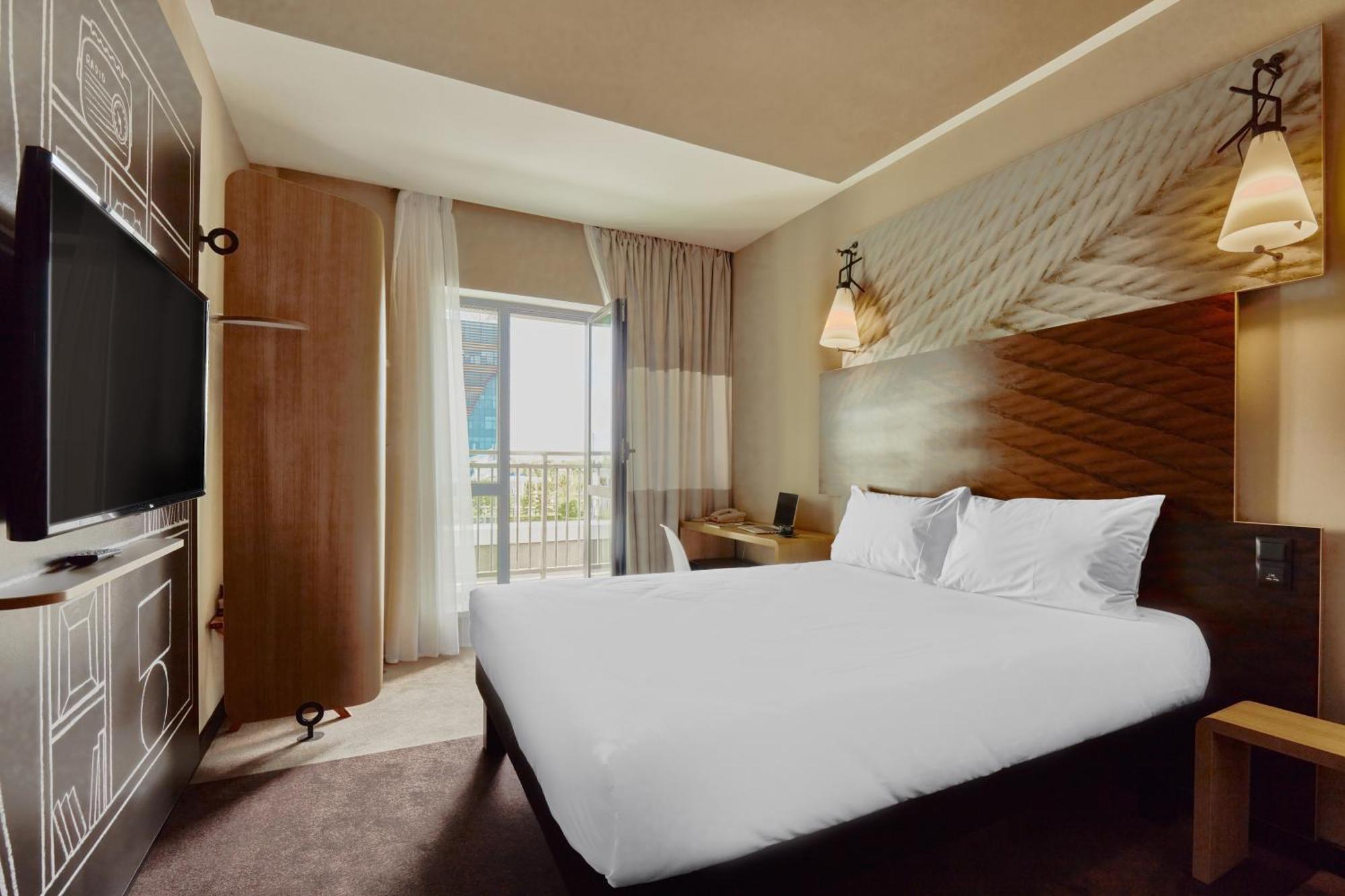 Ibis Aktobe Hotel Exterior photo