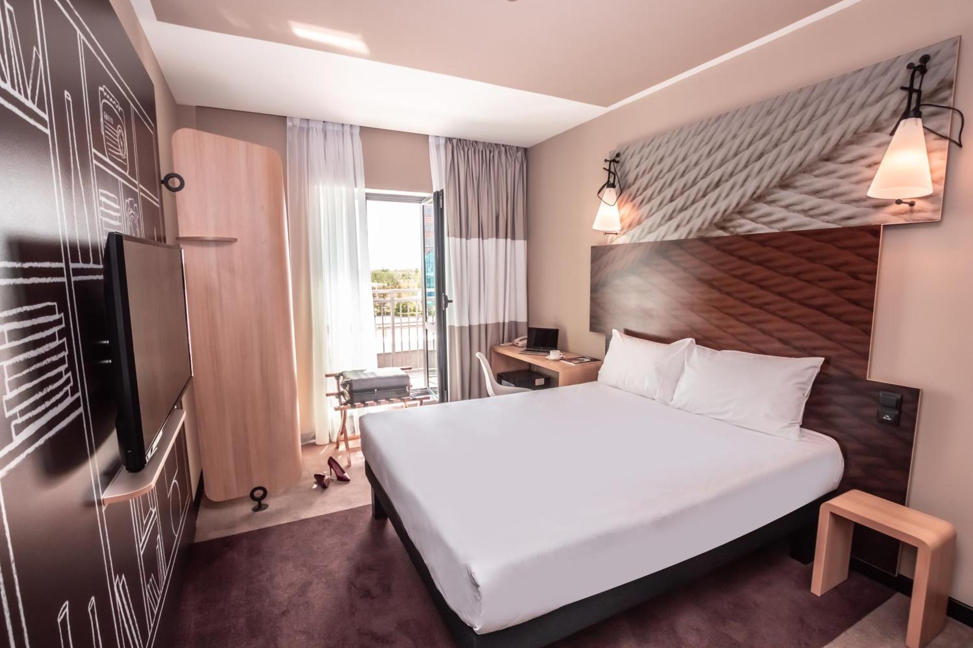 Ibis Aktobe Hotel Exterior photo